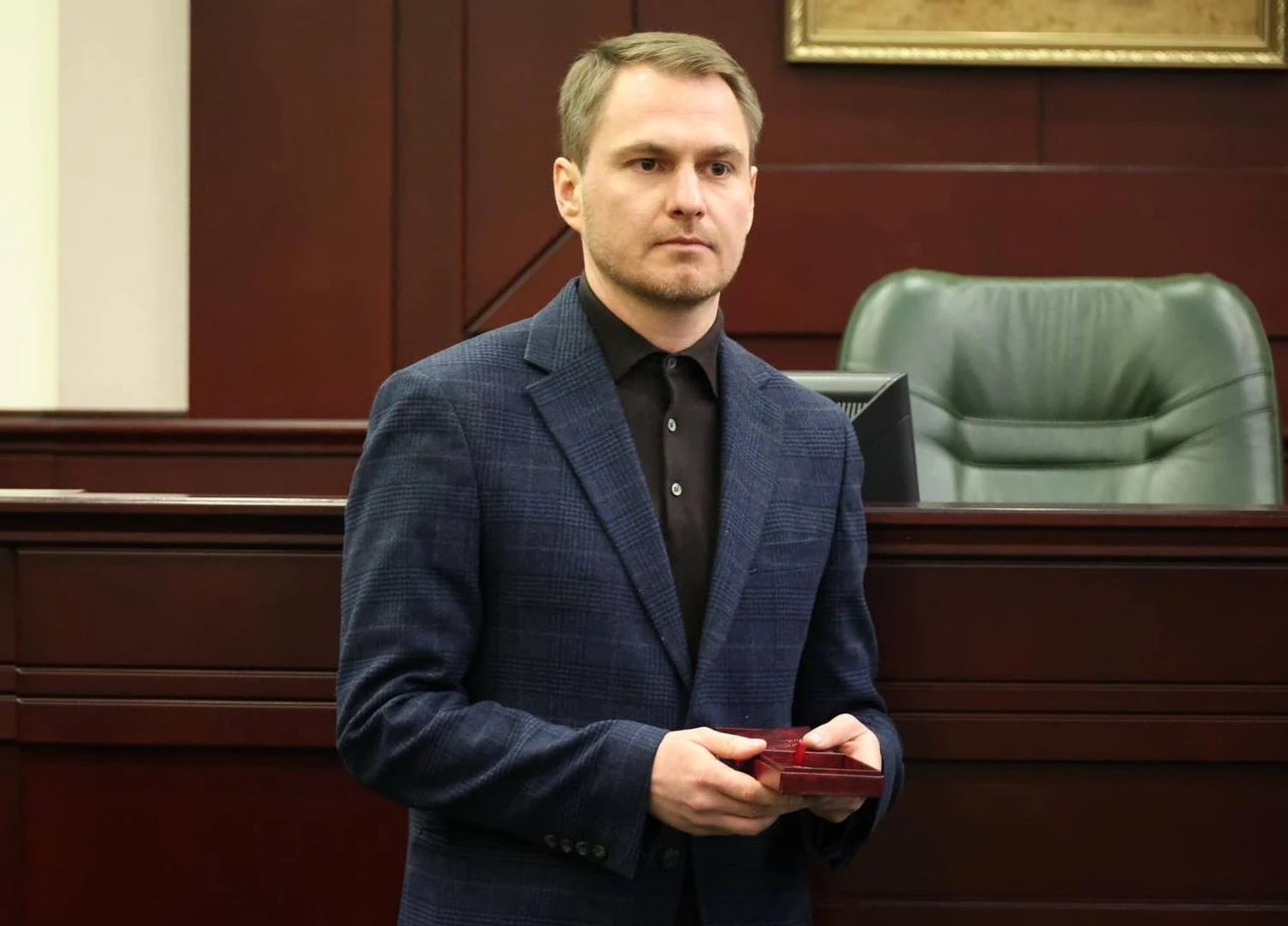 Відкритий до діалогу, але не до спроб керувати розслідуванням через Facebook: Кравченко відреагував на ажіотаж навколо справи детектива НАБУ та його батька