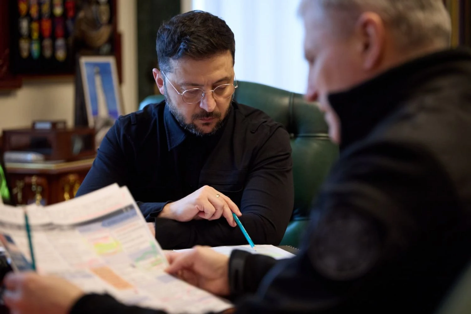 "Фіксуємо, що Китай робить кроки на активізацію співпраці з рф": Зеленський отримав звіт керівника СЗР і дав доручення