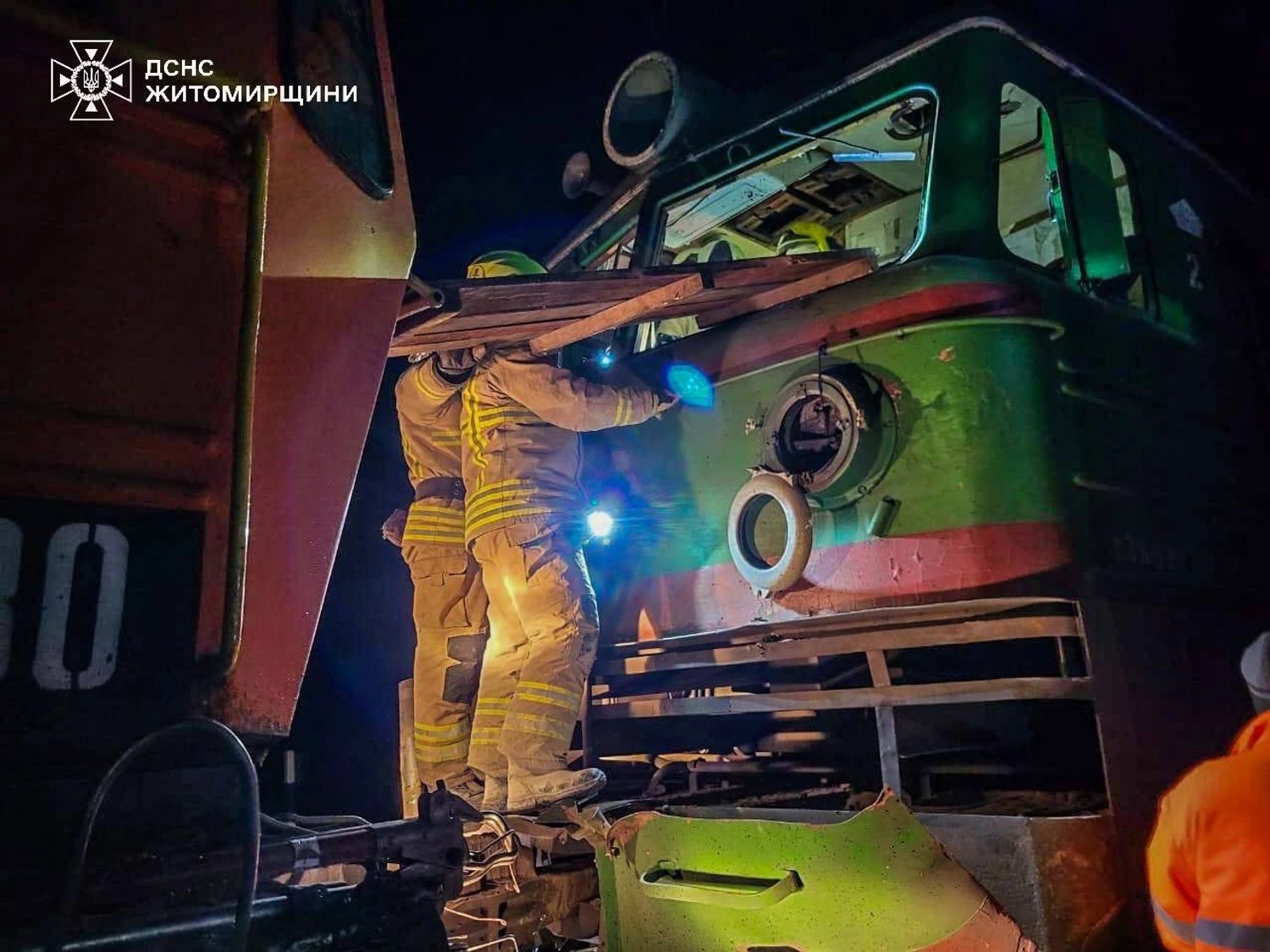 Через російську атаку на Житомирщину постраждали 4 працівники Укрзалізниці - ДСНС