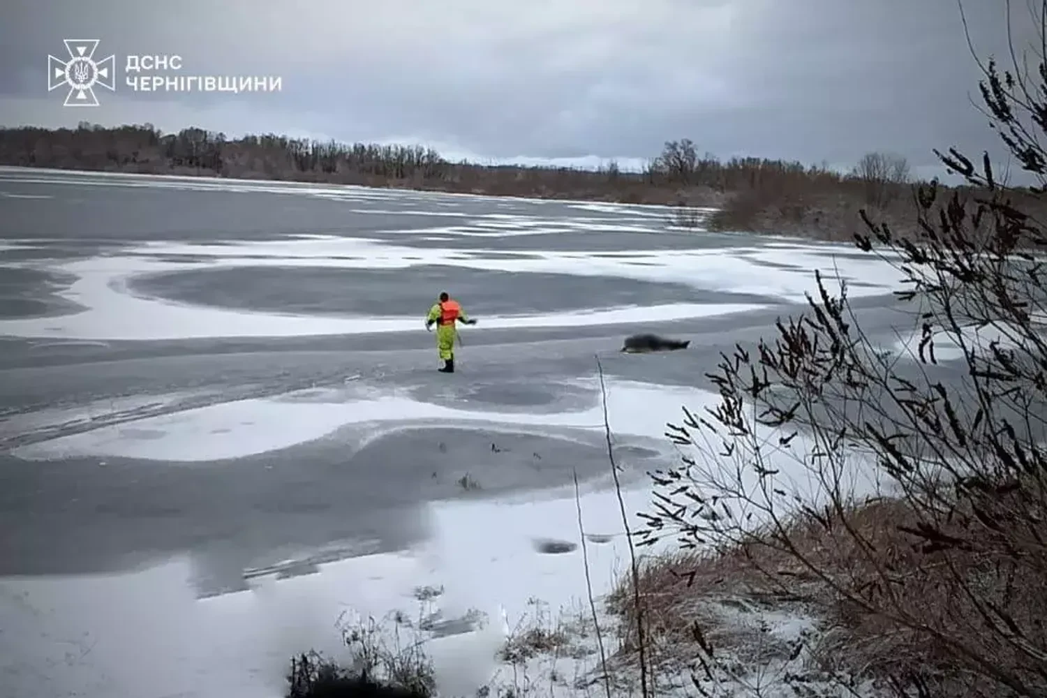 Чоловік загинув, провалившись під лід на Чернігівщині