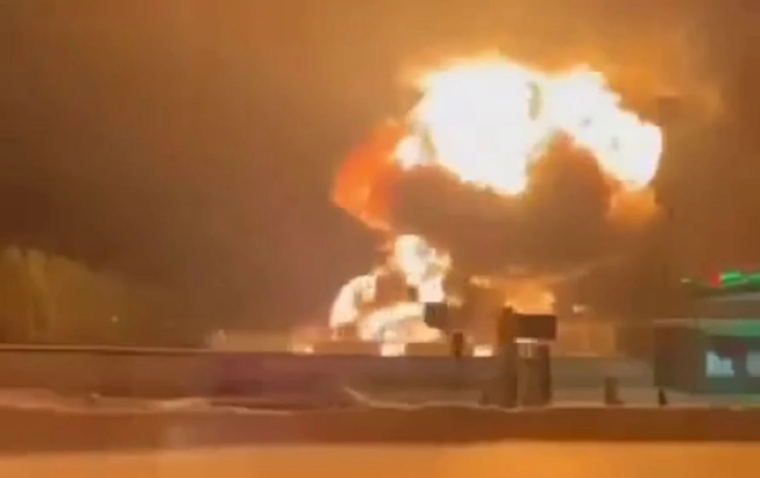 Безпілотники атакували нафтобазу у бєлгородській області рф