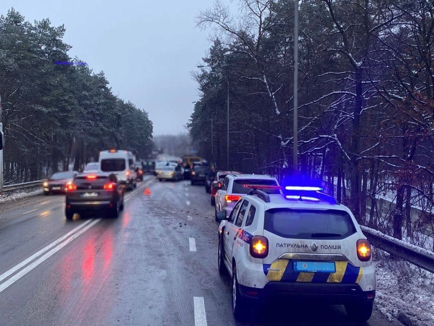 У Києві зіткнулися 13 автомобілів: рух у напрямку Вишгорода ускладнено