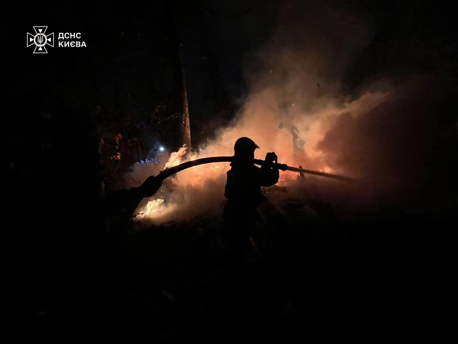 У Києві після нічної атаки рф одна людина зникла безвісти - МВС