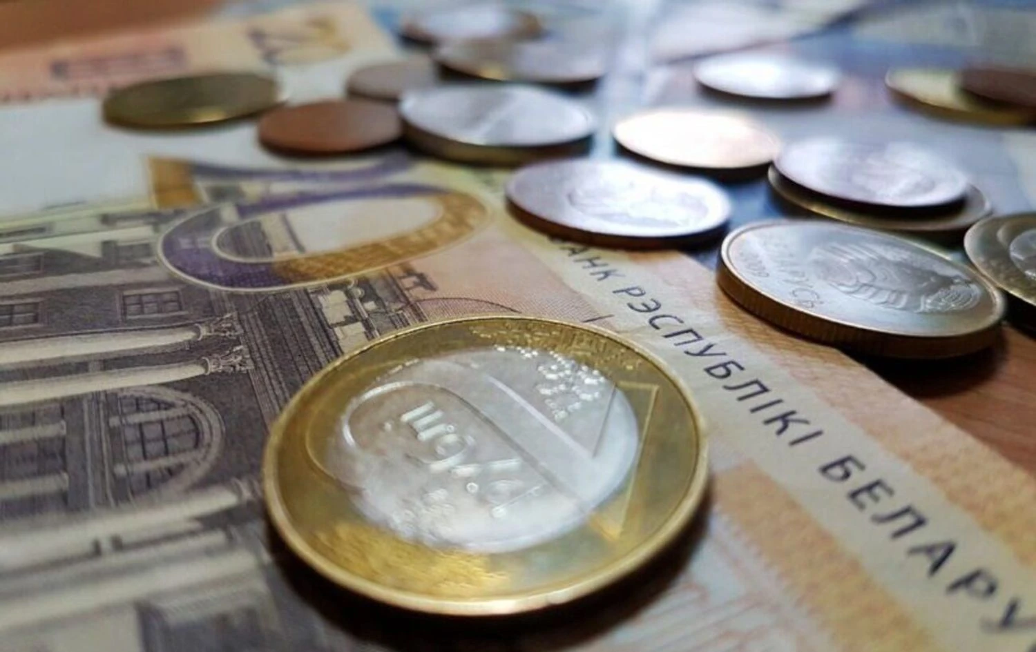 У білорусі доходи зростуть на 17%, видатки на 15,8% - розвідка