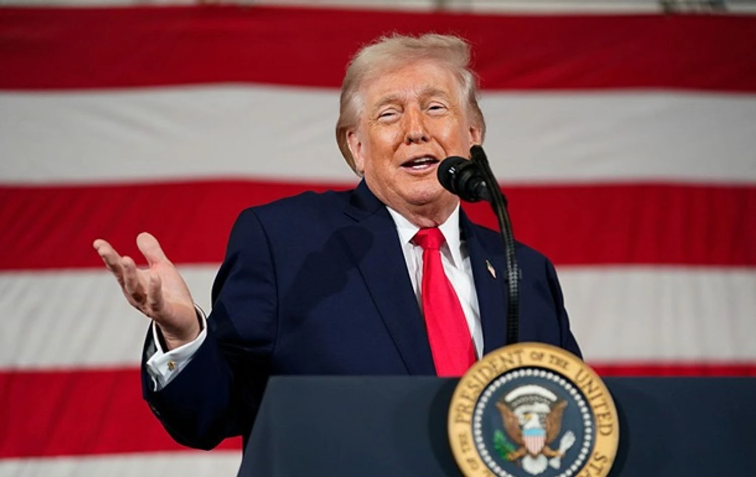 Трамп відвідає Китай наступного місяця для обговорення торговельної політики після скасування тарифів