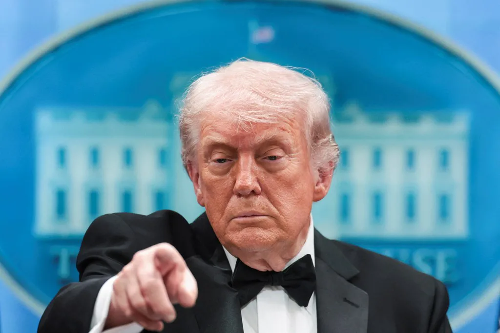 Трамп заявив, що стрілянина не зупинить його від перемоги у війні з Іраном