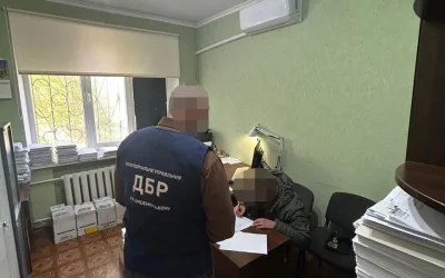 На Хмельниччині військовому повідомили про підозру у катуванні жінки