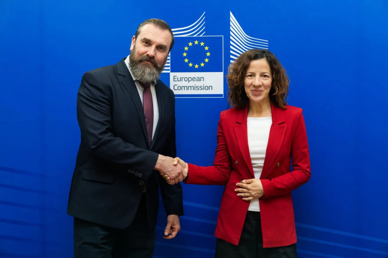 ЄС інвестував понад 1,1 мільярда євро в освіту та науку України - ЛісовийЄС спрямував понад 1,1 млрд євро на українську освіту та науку з 2022 року. Кошти пішли на академічну мобільність, друк
підручників та оновлення дитсадків.Політика • 19:05 • 2478 перегляди