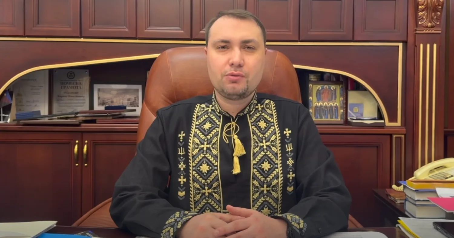 Буданов показав себе у вишиванці і згадав про однострій
