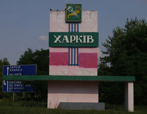 росіяни ударили FPV-дроном по цивільному авто на Харківщині - є поранені і загибла