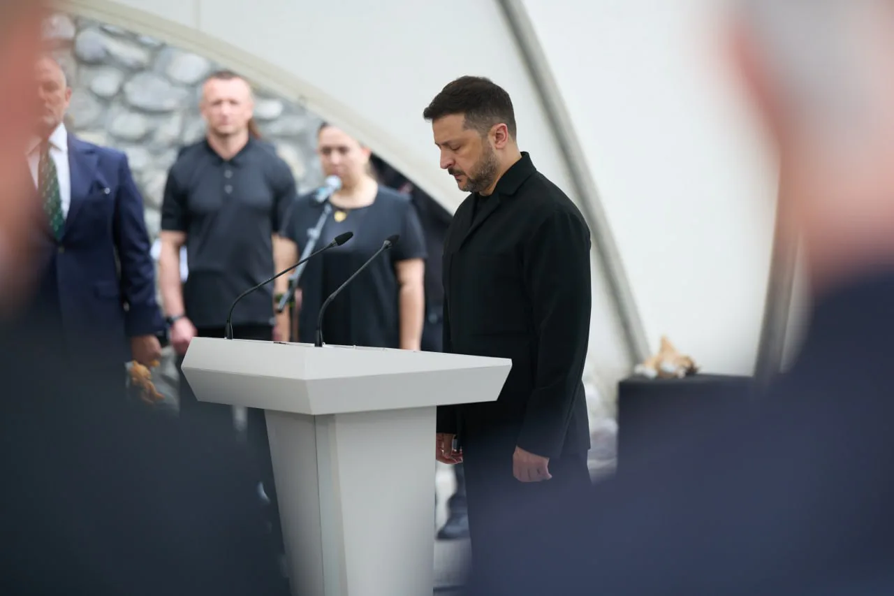 Зеленський разом з Першою леді вшанував пам'ять загиблих внаслідок війни 707 дітей
