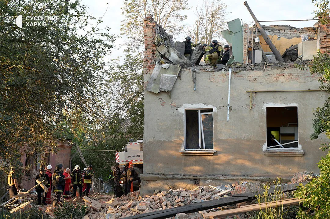 У Харкові з-під завалів будинку дістали тіло загиблої людини після удару КАБами