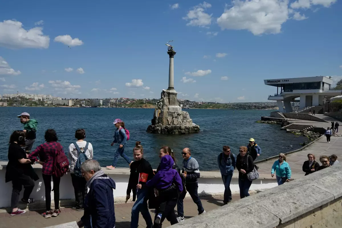 російські туристи та військові масово залишають окупований Крим через удари України - ISW