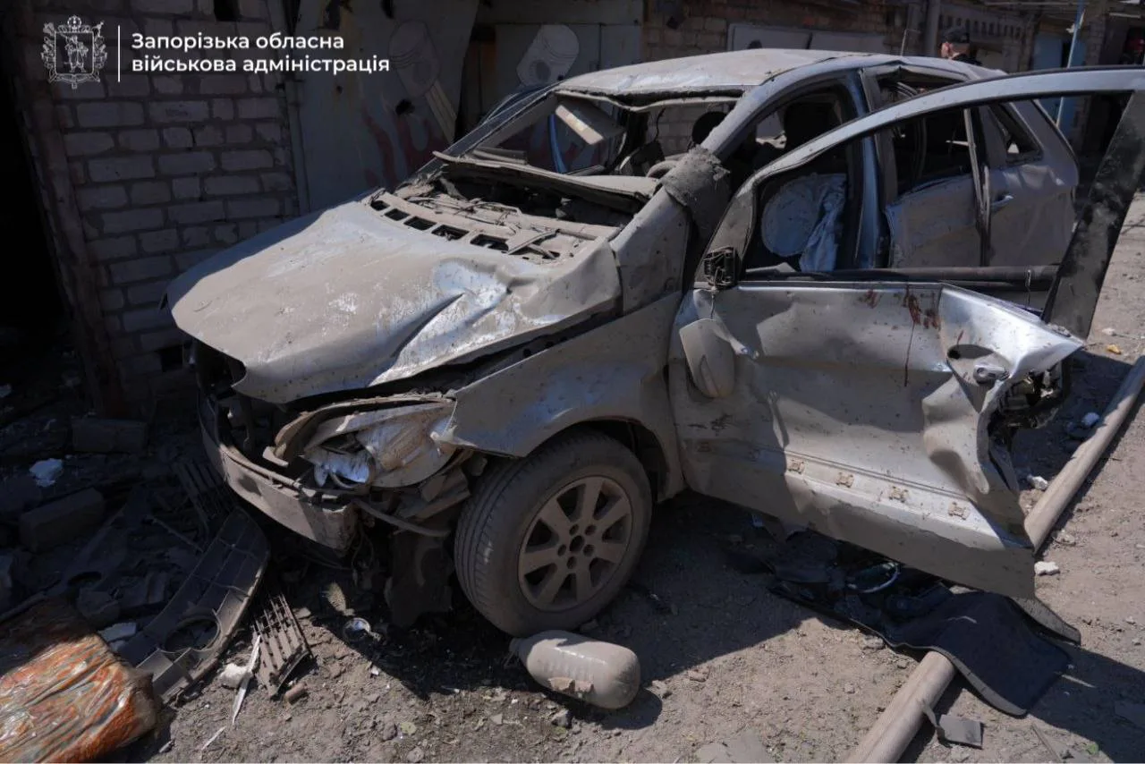 Ворог атакував Запоріжжя авіабомбами та безпілотником: одна людина загинула, дев'ятеро поранені