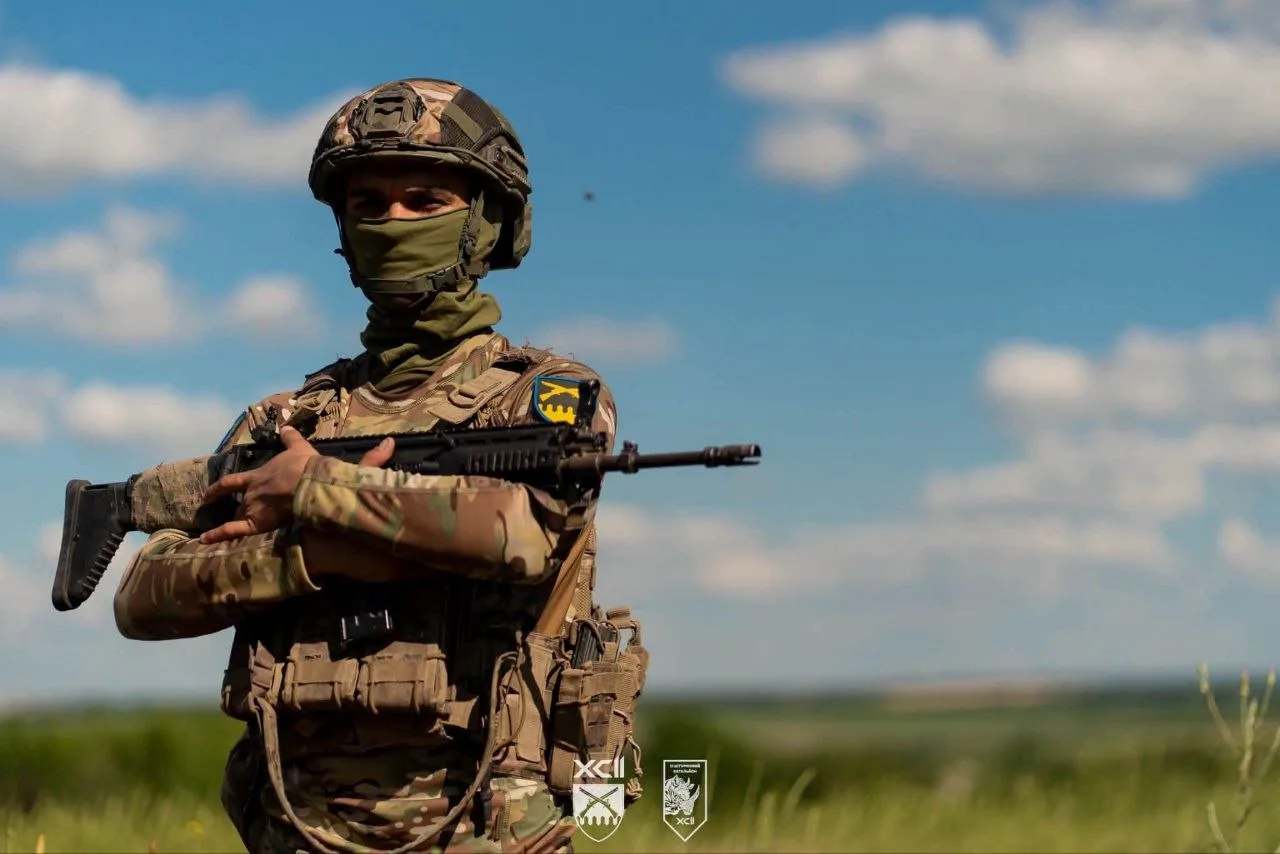 Ворог 70 разів атакував позиції Сил оборони, активно діє на Слов'янському та Покровському напрямках - Генштаб