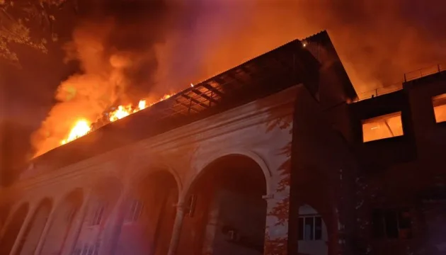 Після удару рф по друкарні у Києві МОН оцінює втрати підручників