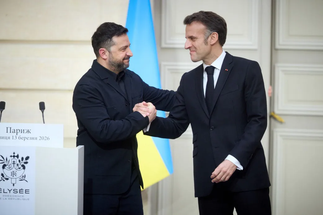 Зеленський обговорив з Макроном зустріч з Трампом і запропонував допомогу у гасінні пожеж