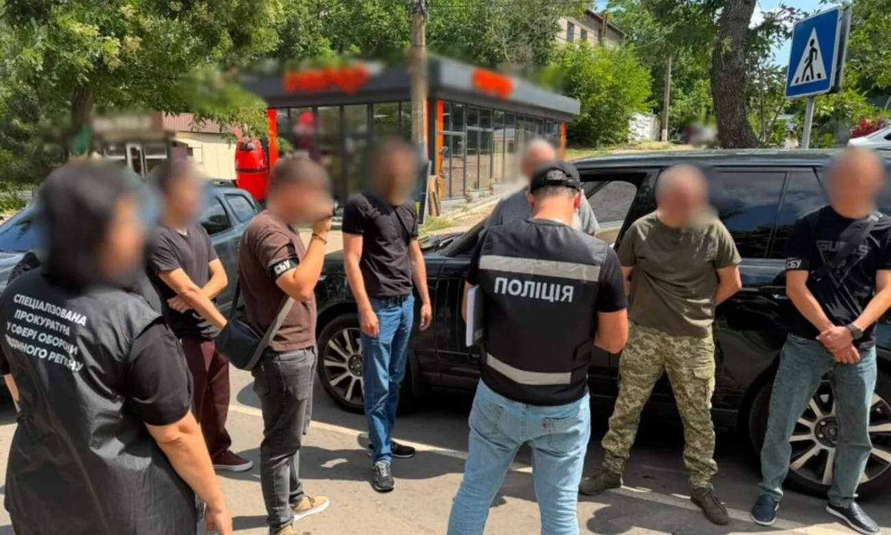 Вимагав 500 літрів дизпалива за зняття з розшуку - на Одещині затримали працівника ТЦК
